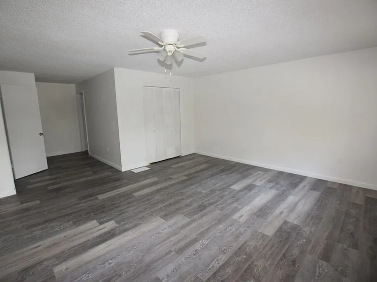 908 Sumter St — Photo 18