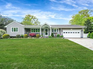 272 Bow Dr, Hauppauge, NY 11788