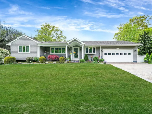272 Bow Drive, Hauppauge, NY 11788