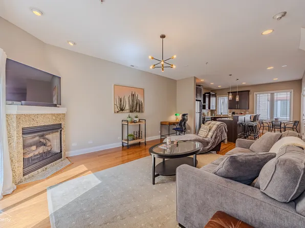 922 Warren Ave, Downers Grove, IL 60515