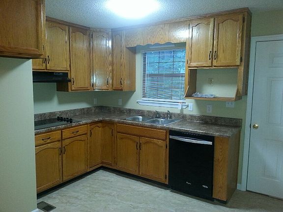 3rd image of 3753 Dixie Court Dr SE