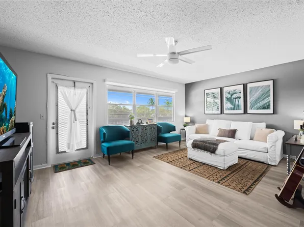 318 Oakridge R #318, Deerfield Beach, FL 33442