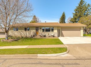1134 N 27th St, Bismarck, ND 58501