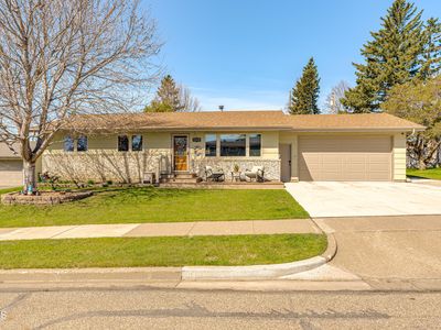 1134 N 27th St, Bismarck, ND, 58501