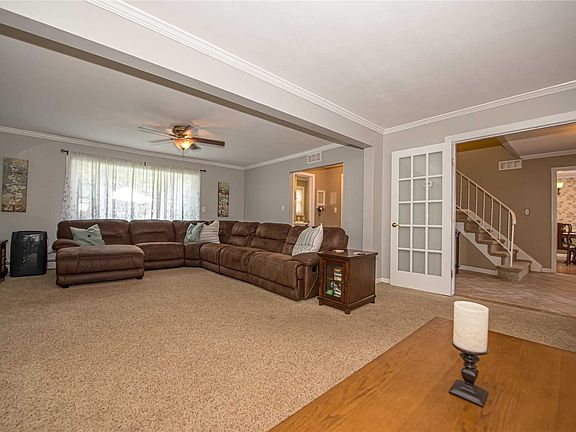 5th image of 33 Falmouth Dr