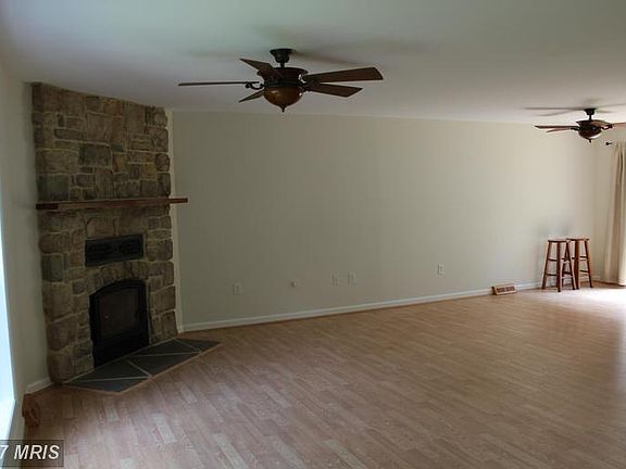 4th image of 908 Lakeside Dr