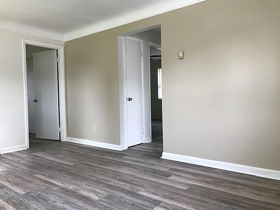 3rd image of 45 Crestview Dr APT 1