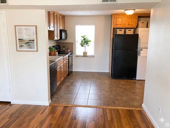 4th image of 3334-825 East Pl #2