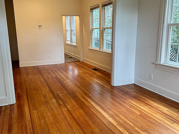 3rd image of 722 Lee Ave