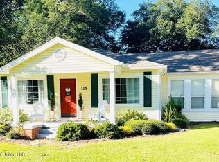 115 4th St NW, Magee, MS 39111