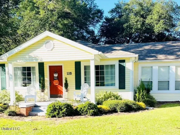115 4th St NW, Magee, MS 39111