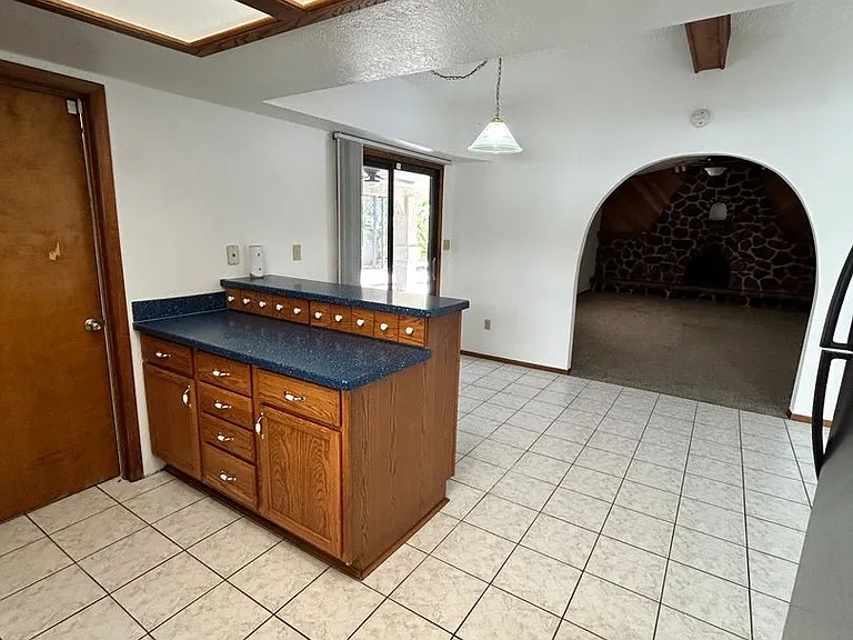 2401 Cosnina Dr — Photo 10