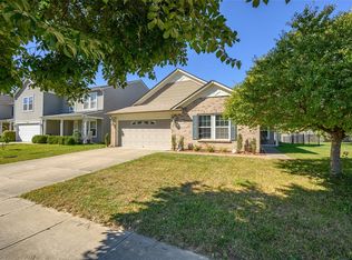 2396 Cedarmill Dr, Franklin, IN 46131