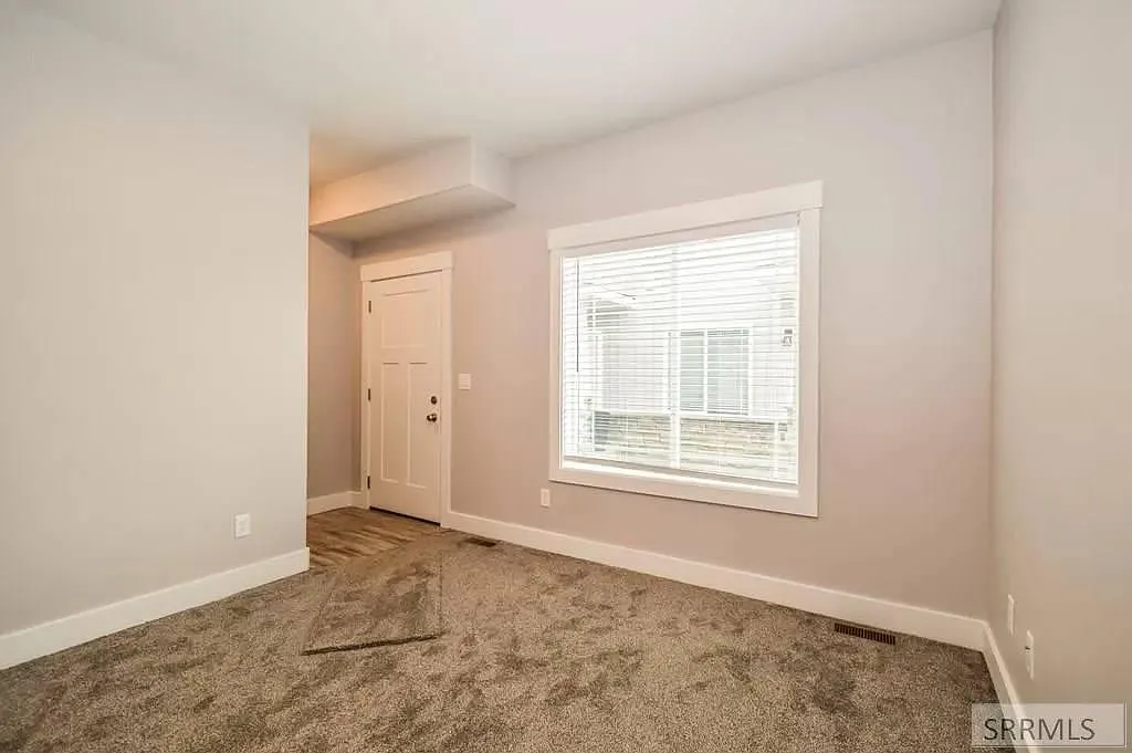 714 Saturn Ave — Photo 3