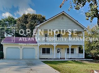 1305 Burning Bush Dr, Loganville, GA 30052