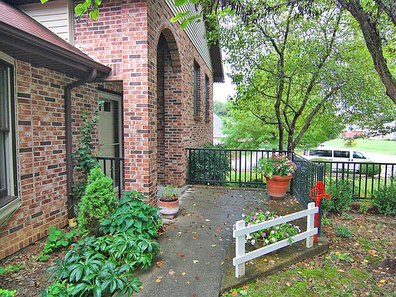3rd image of 3418 Julie Dr
