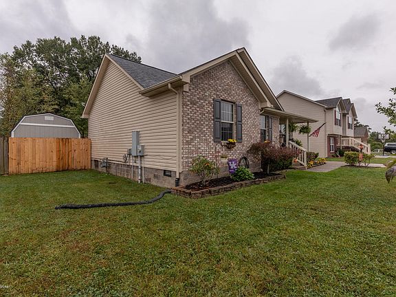 3rd image of 488 Oak Grove Blvd