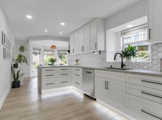 1102 Strathaven Dr, North Vancouver, BC V7H2Z6