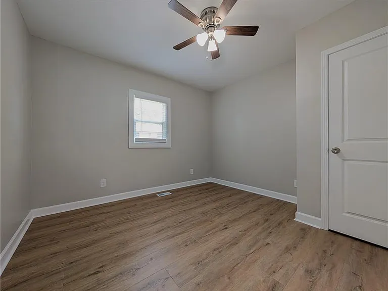 1377 Pine Ave — Photo 14
