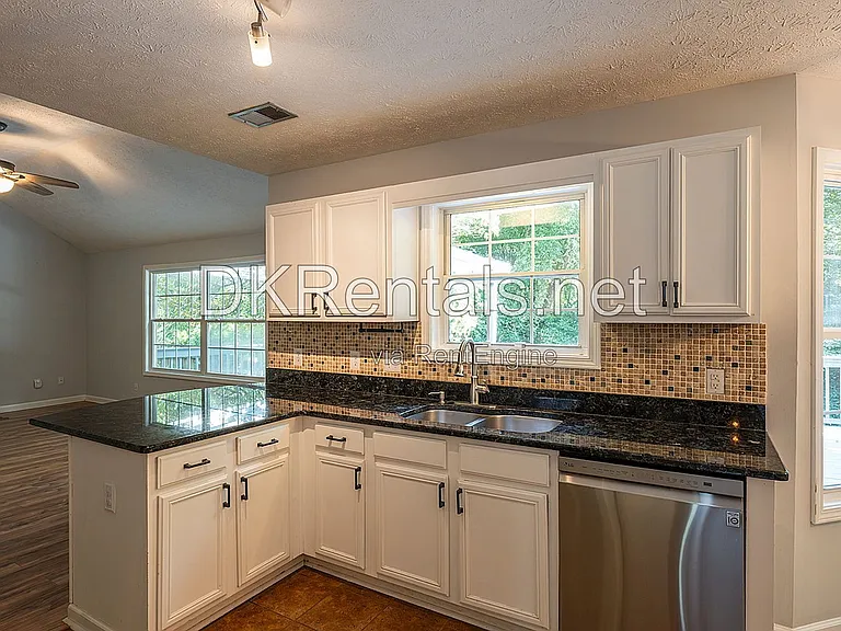 114 Eagle Glen Dr — Photo 27