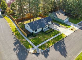 60998 Honkers Ln, Bend, OR 97702