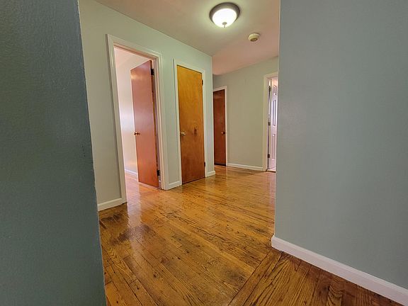 3rd image of 174 Burnett Ave Floor 1
