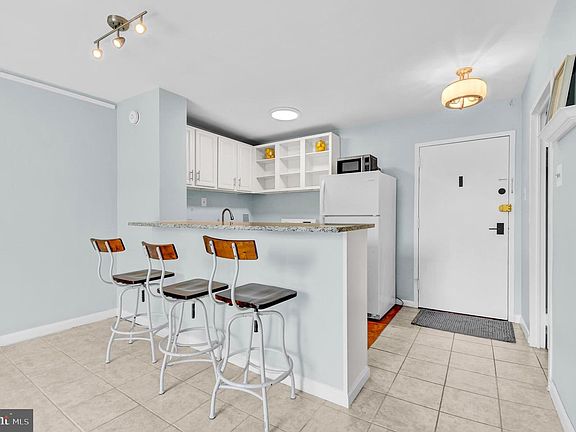4th image of 950 25th St NW #605N