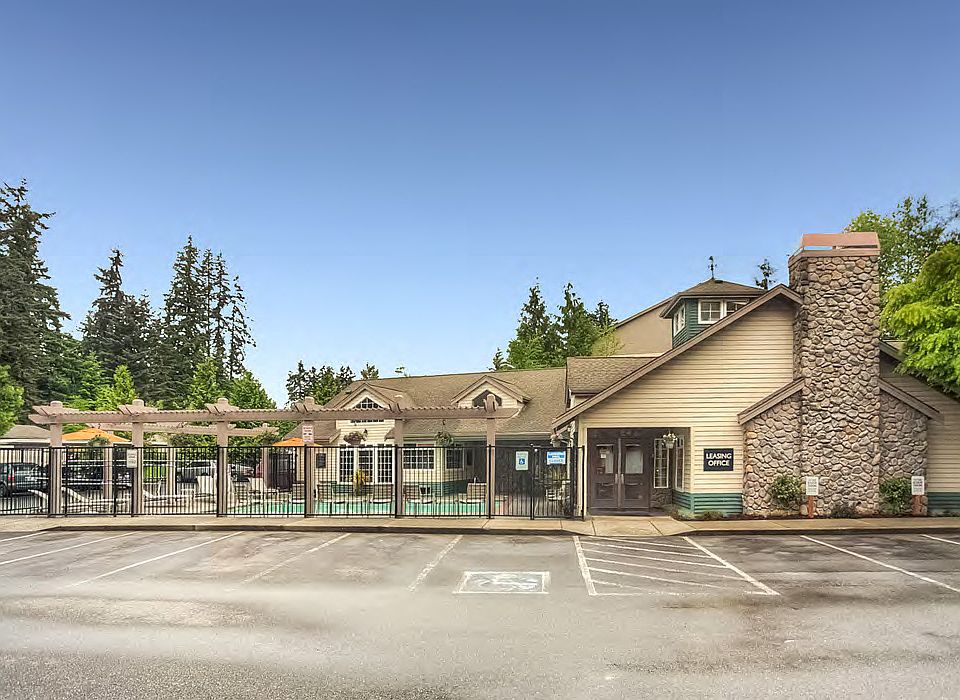Mill Pointe Main Office and parking lot
