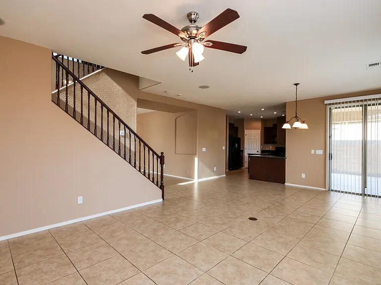 6303 S 43rd Dr — Photo 4