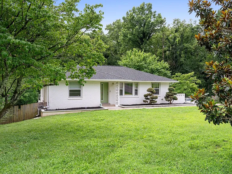 3363 Mimosa Dr — Photo 3