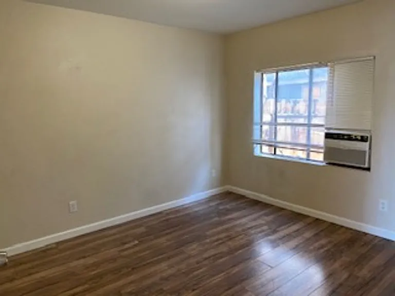 1512 Locust St — Photo 4