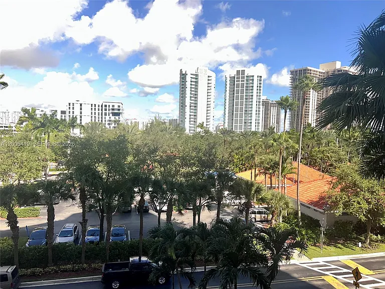 3600 Mystic Pointe Dr #511 — Photo 10