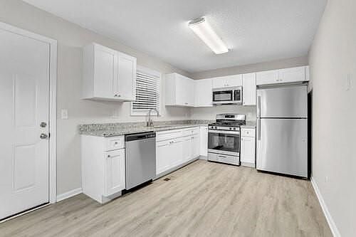 4th image of 3155 Skyler Ct