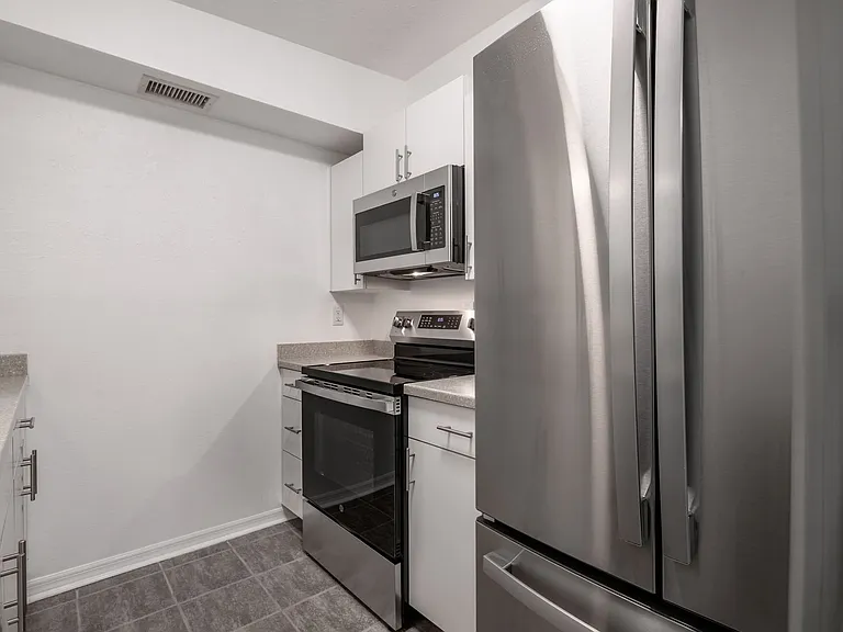927 W Olympia Ave — Photo 16