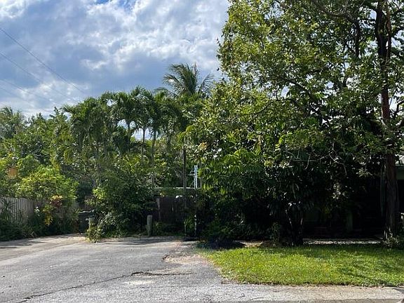 3rd image of 1132 NE 9th Ave