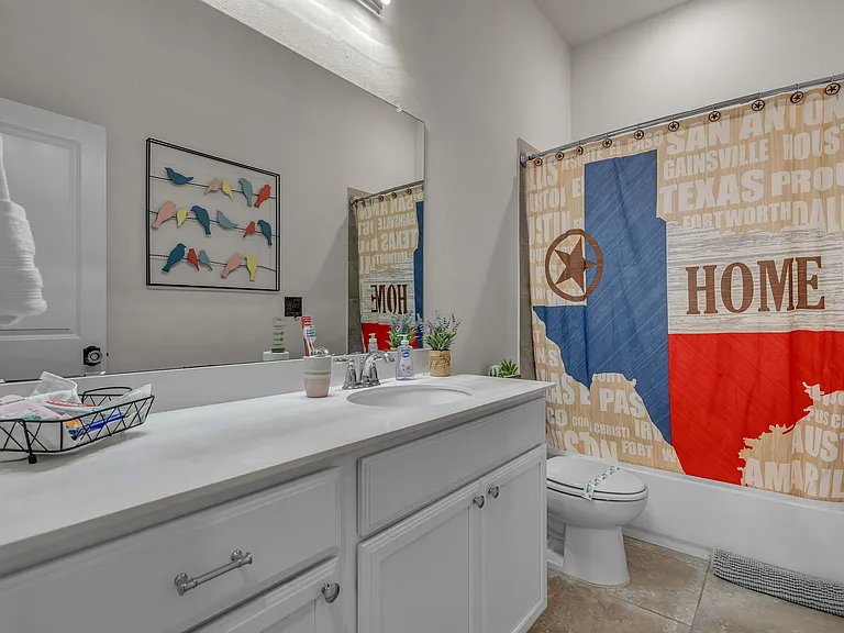 2nd bathroom with shower/tub