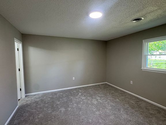 5th image of 823 Eastern Ave