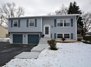 986 Casa Solana Dr, Wheaton, IL 60189