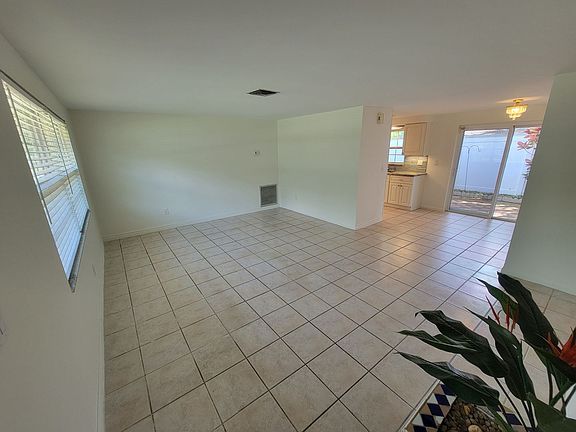 3rd image of 501 Lake Palms Dr