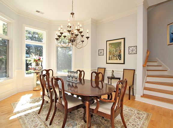4th image of 6 Leamington Ln