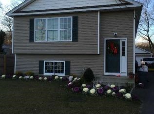 37 Railroad St, Huntington Station, NY 11746