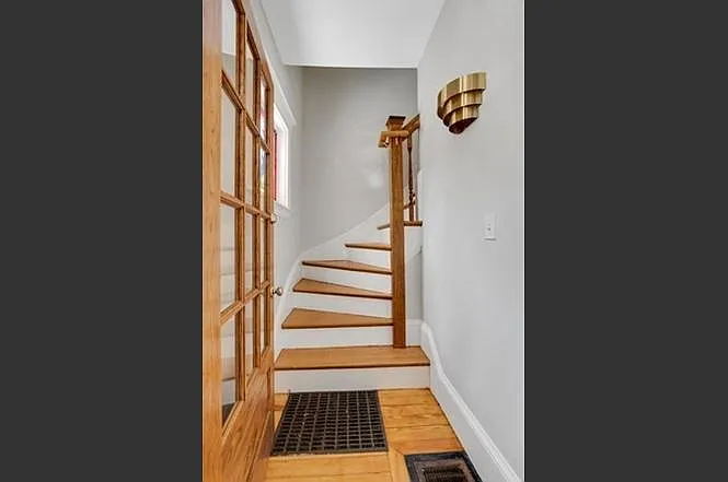 5 bed, 1600 sqft, $7,000 — Photo 2