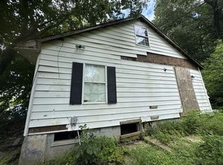 41 Armour Rd, Nitro, WV 25143