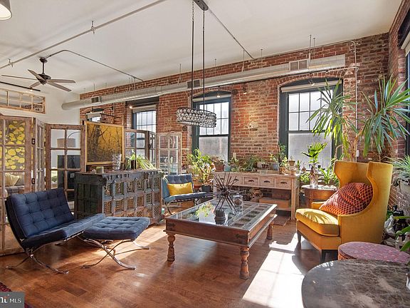 2nd image of 1125 E Columbia Ave #101