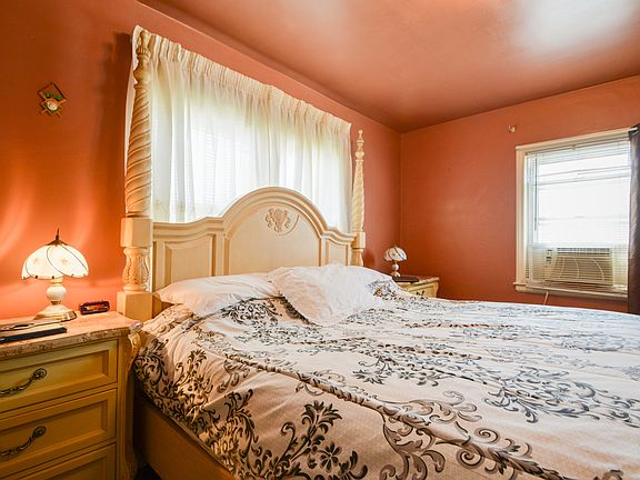 5th image of 186 Nassau Blvd