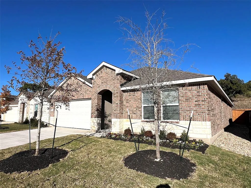 4 bed, 2098 sqft, $2,200 — Photo 1