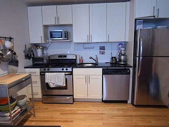 3rd image of 199 E 76th St APT 3B