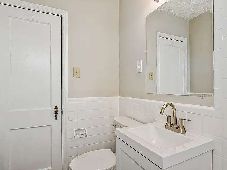 5700 Washington Blvd — Photo 16