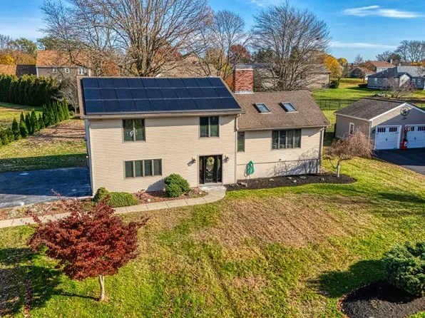 160 Yankee Peddler Dr, Somerset, MA 02726