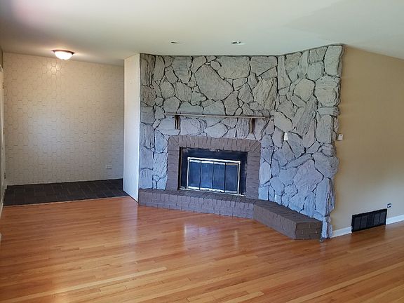 2nd image of 1362 Prince Dr